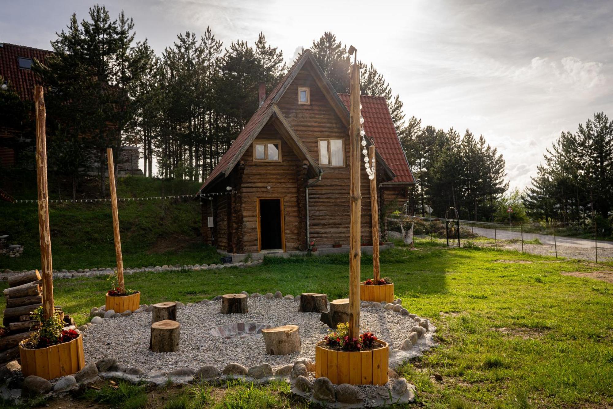 Lambievi Kolibi Villa Gorno Kraishte Bagian luar foto